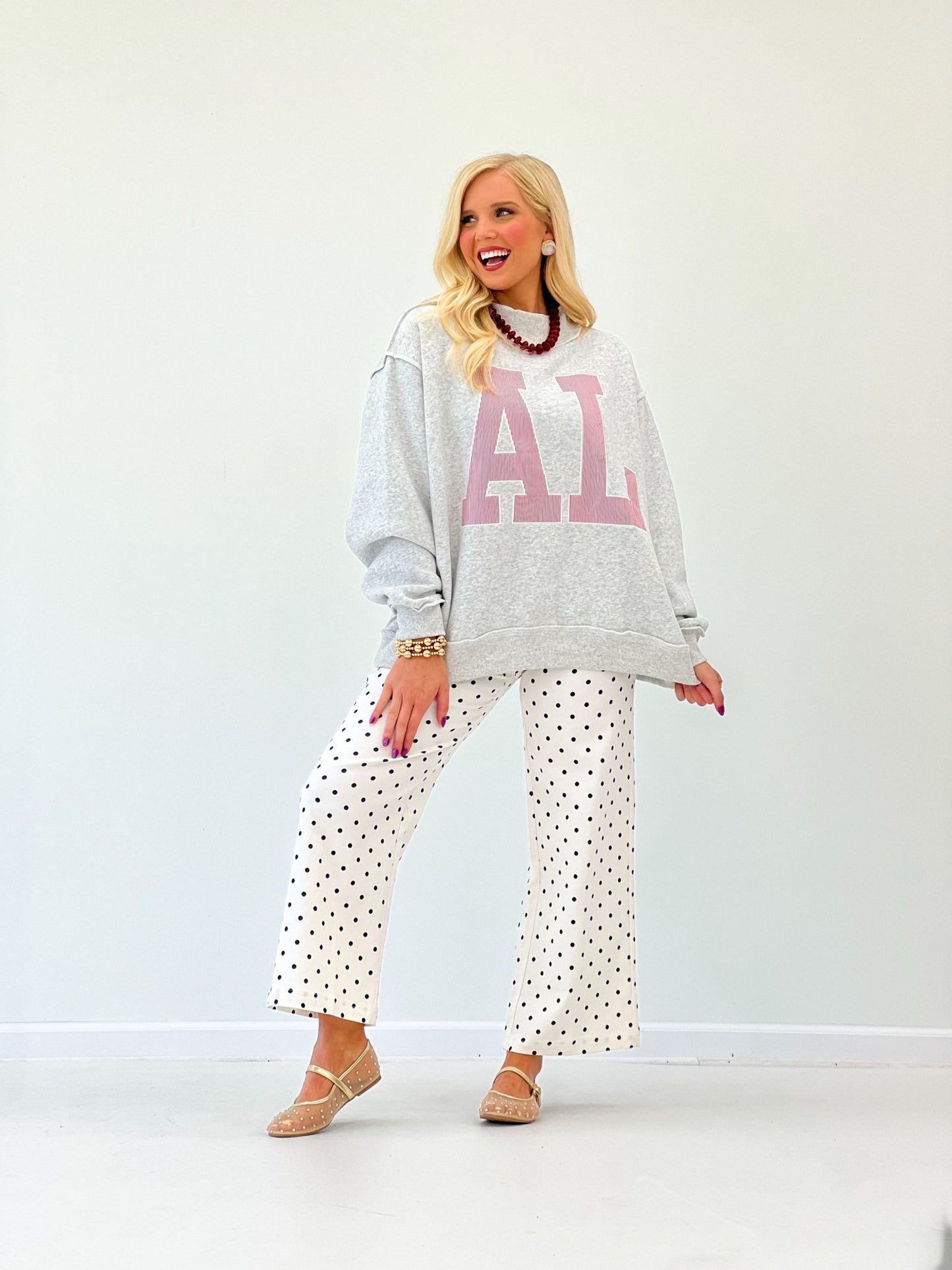 Embroidered grey sweatshirt with ribbed trim