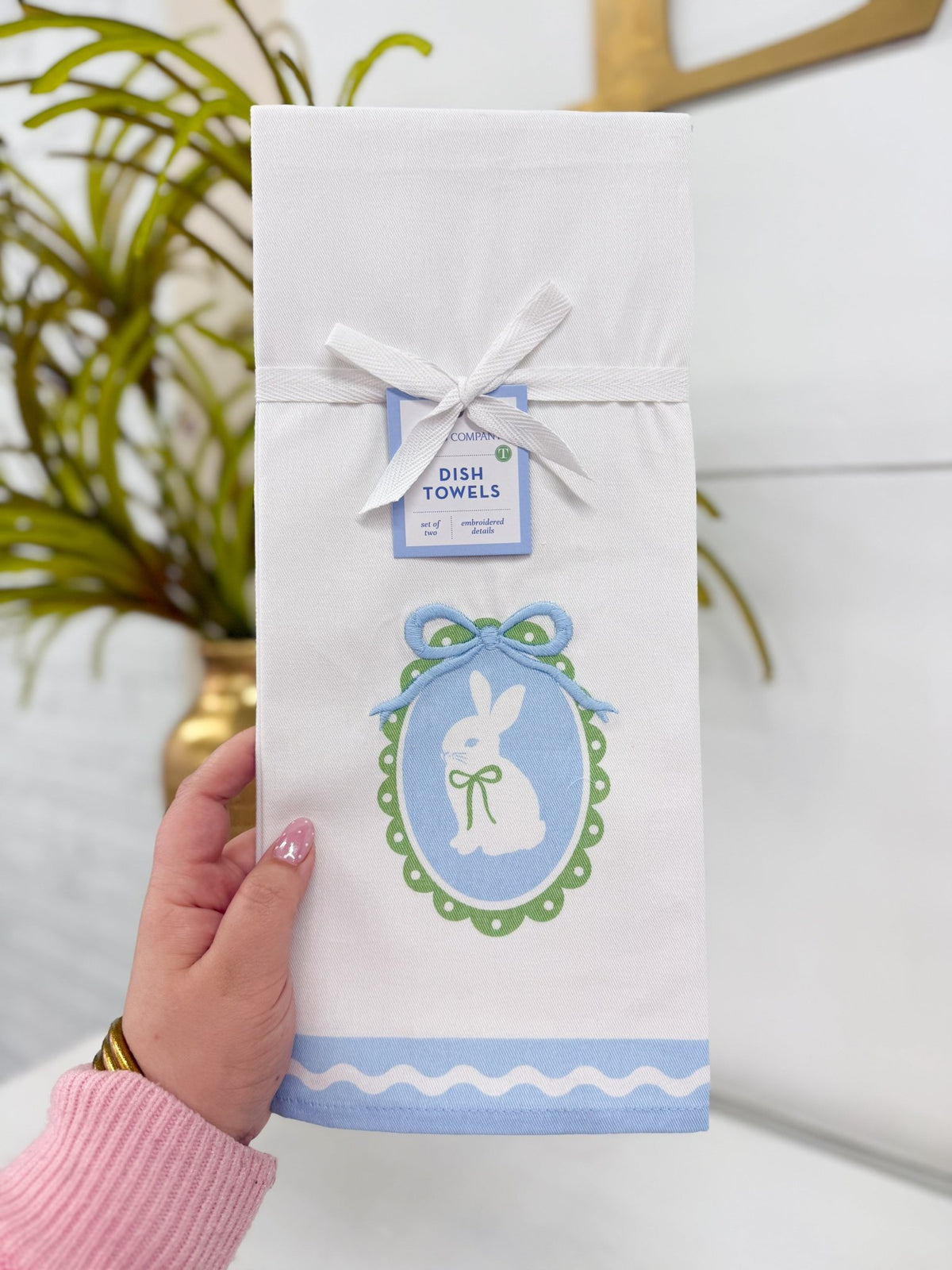 Dish towel with a bunnies and bows print