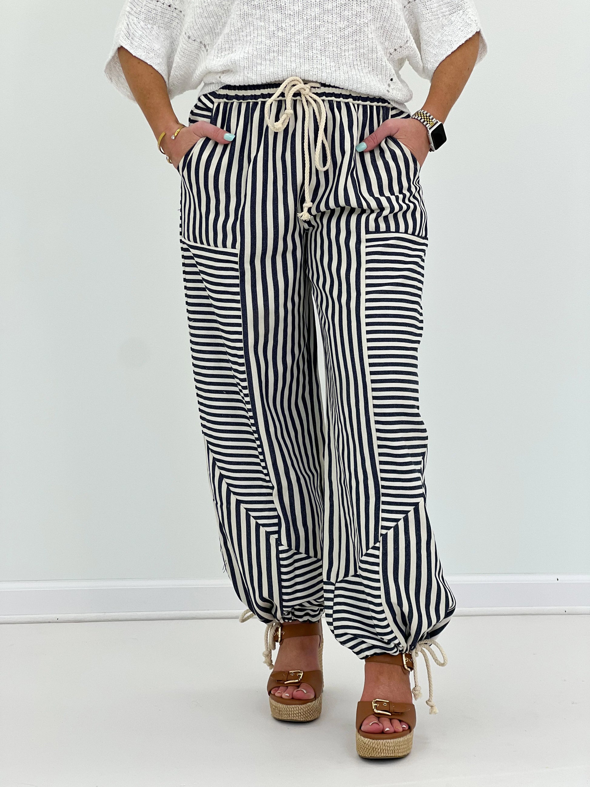 Relaxed striped tie-waist pants, elastic waist with drawstring, dark blue and white