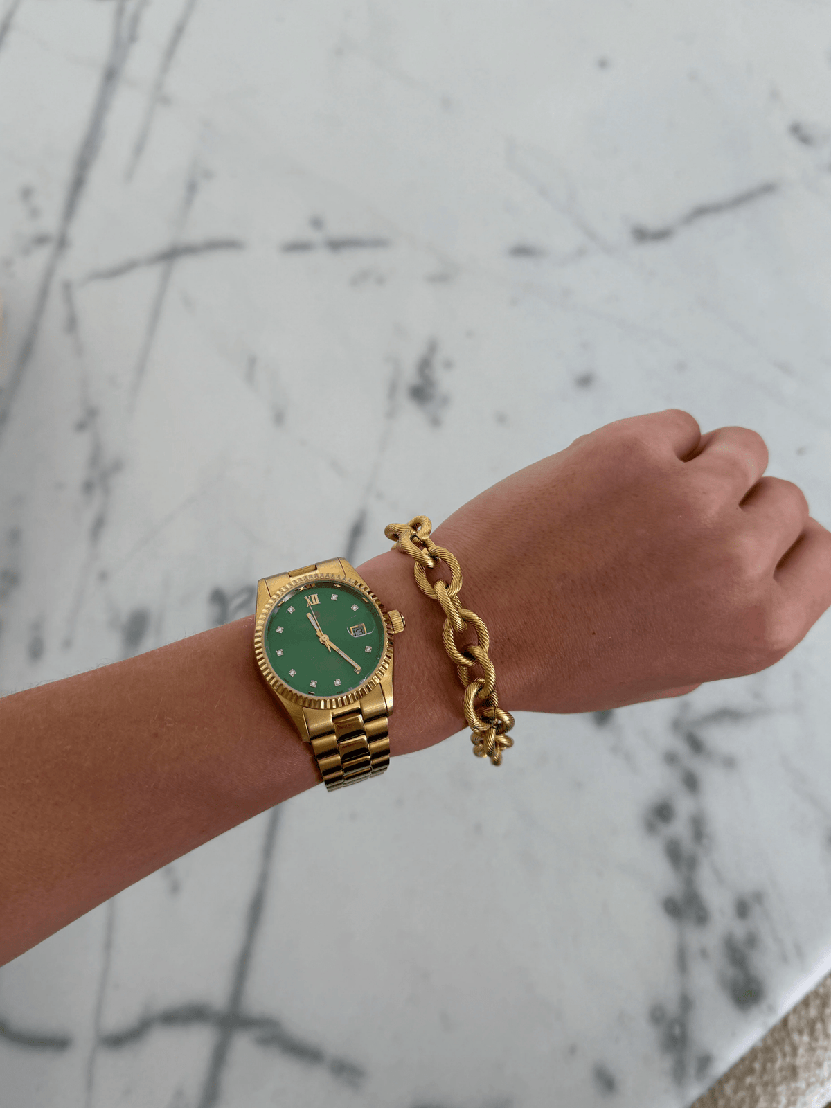 Slim gold link bracelet with a clasp