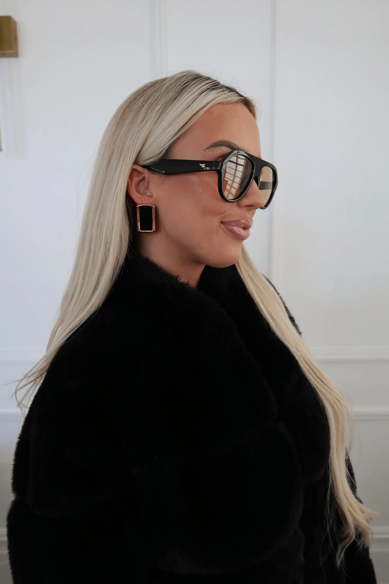 Smooth black earrings with a gold finding