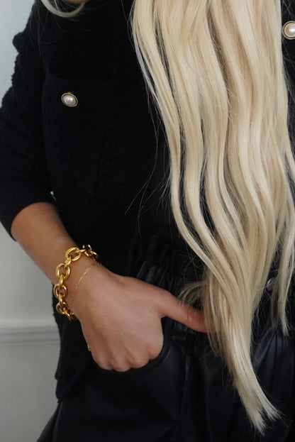 Delicate gold bracelet