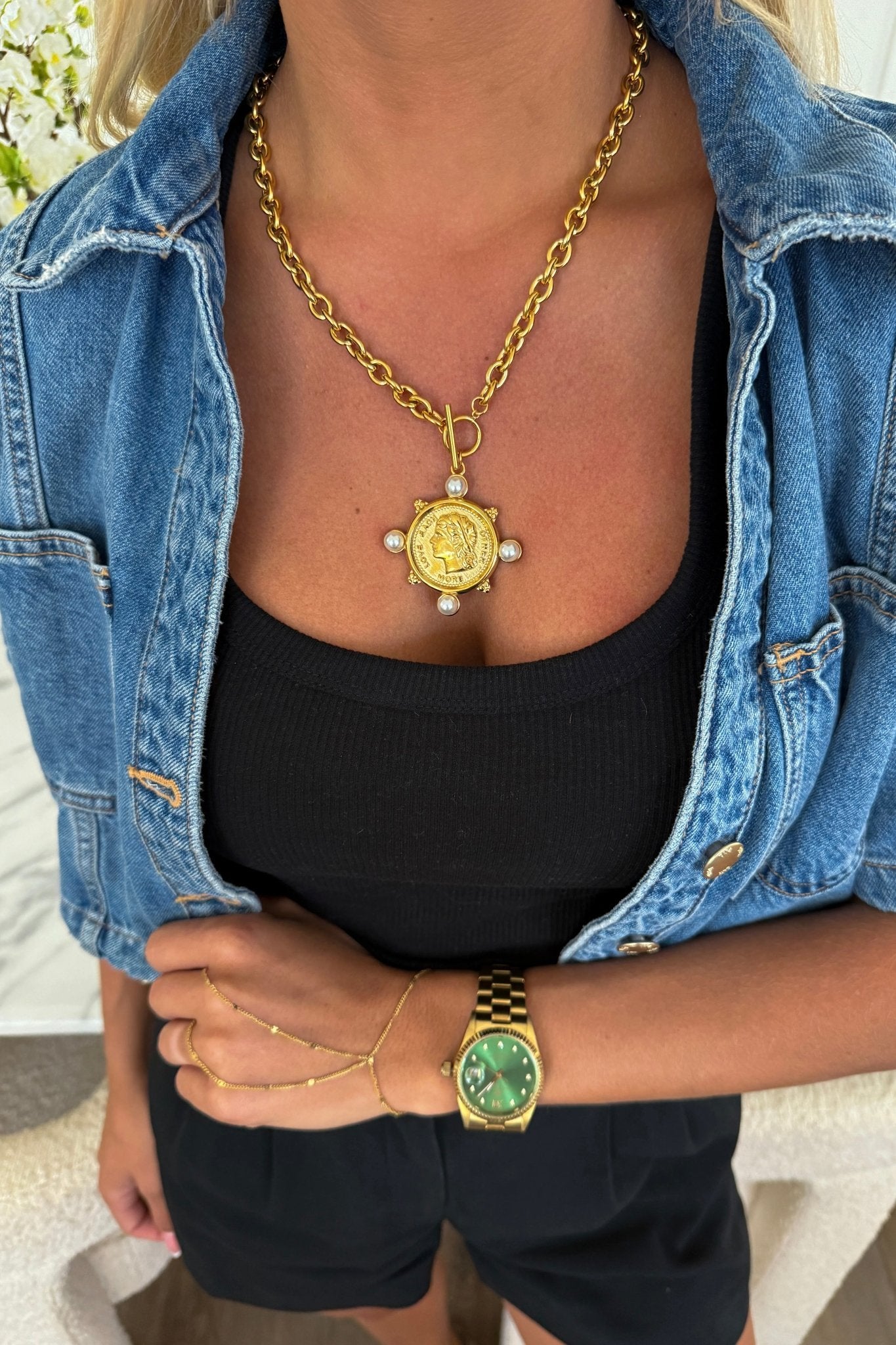 Pearl necklace with a gold coin pendant