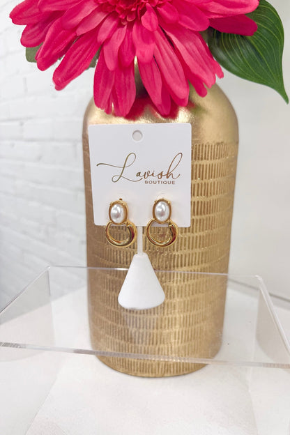 Circular stud earrings with a center pearl