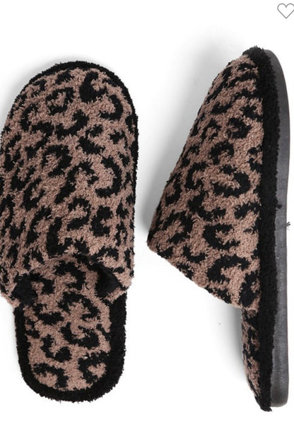 Leopard print slipper with a cushioned sole