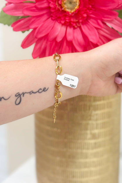 Gold chain bracelet with a clasp closure