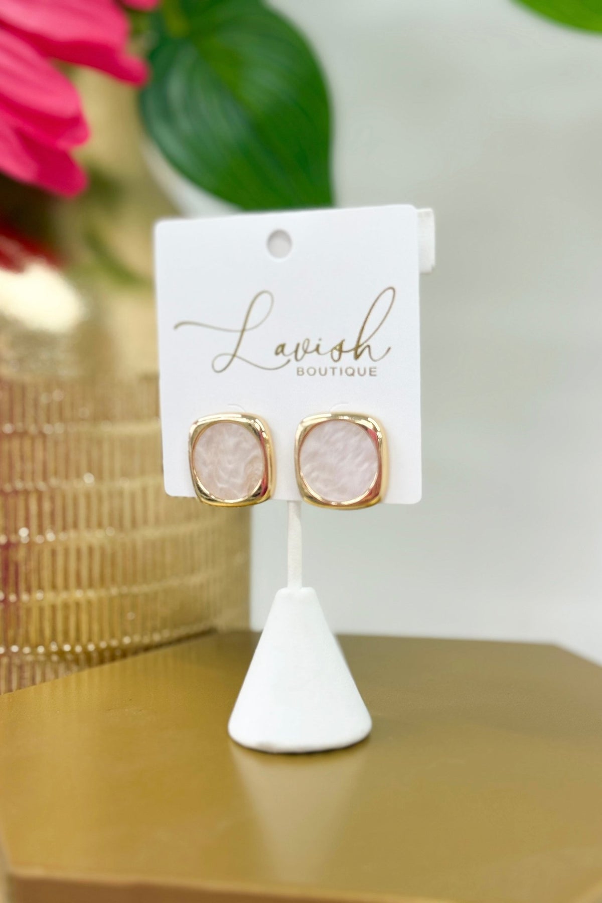 Square frame earrings with a round cream pearl