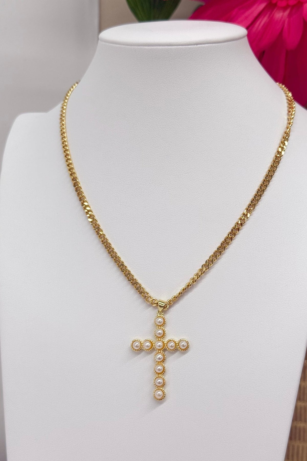 Pearl and Cuban link gold necklace