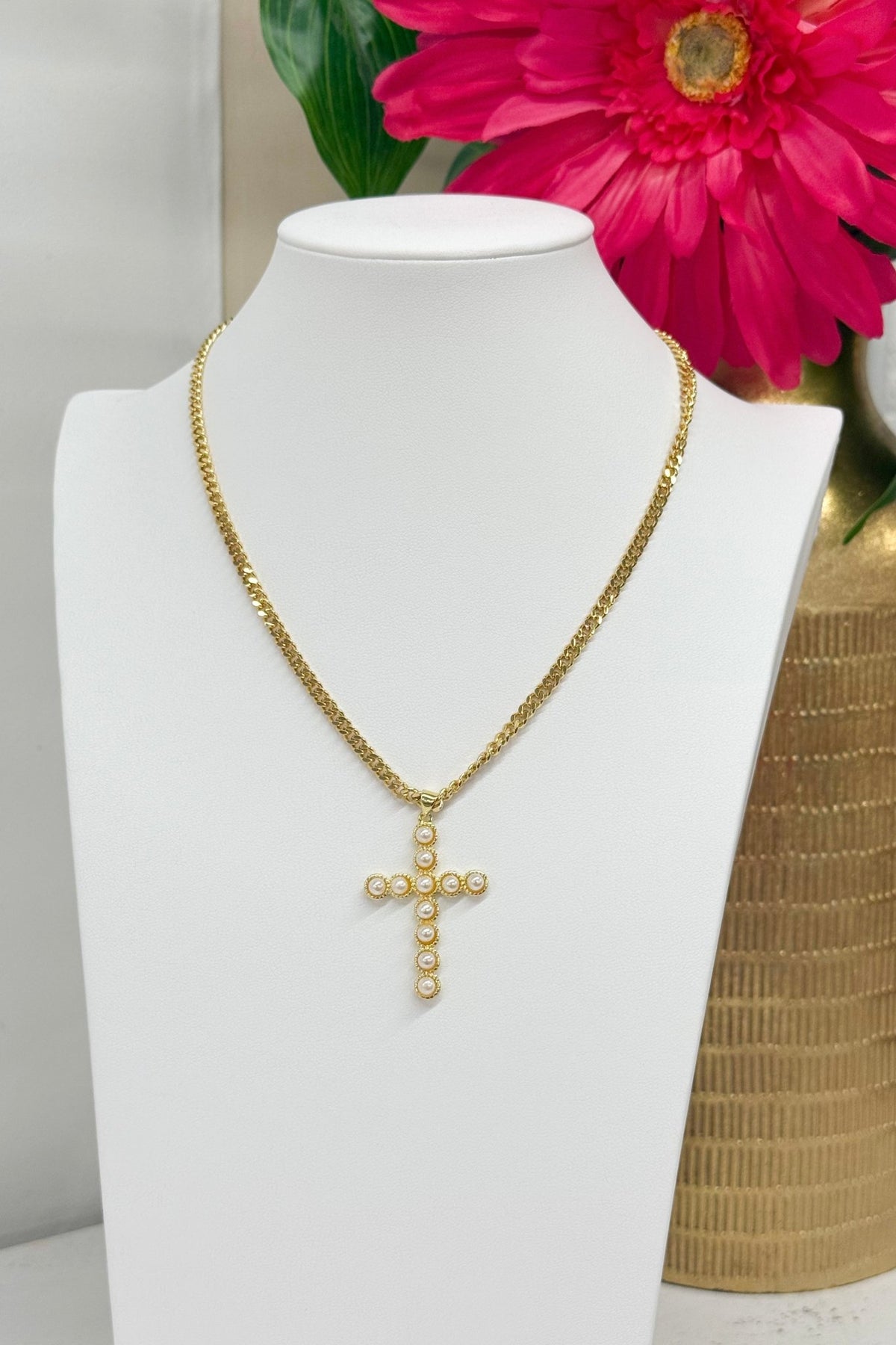 Cuban chain necklace alternating pearls and links