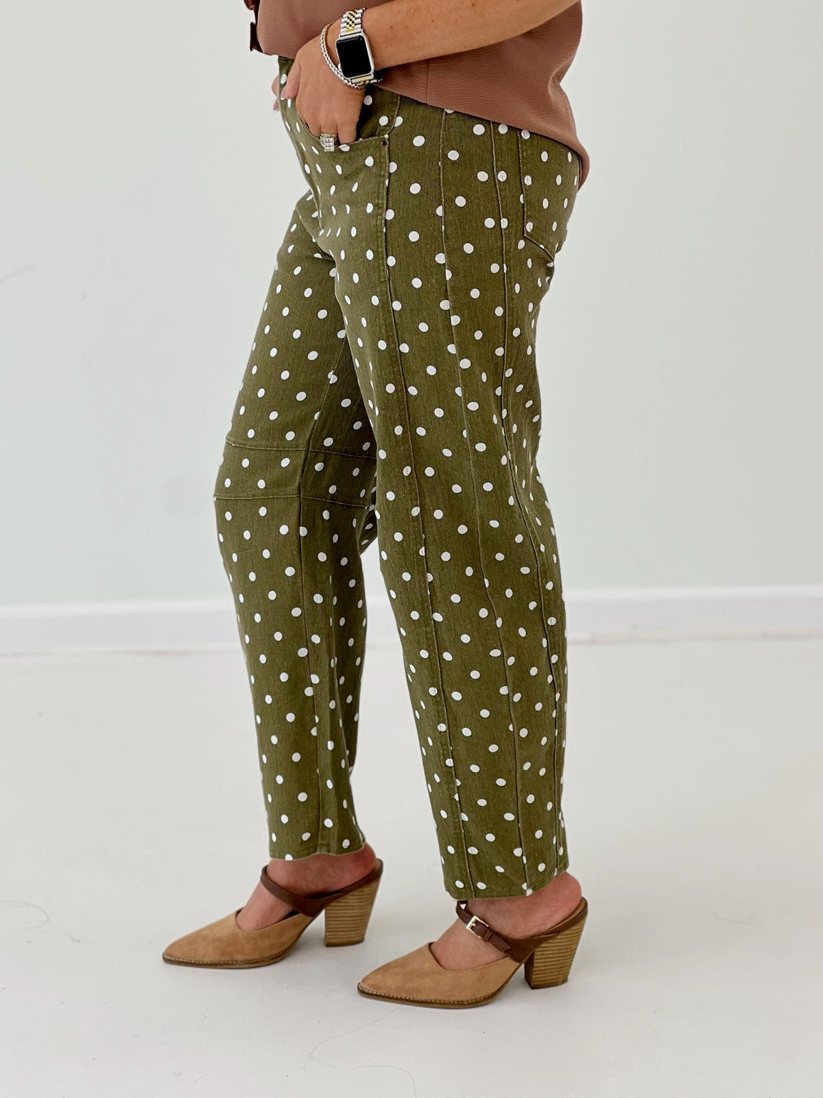 Polka dot barrel pants with an elastic waistband