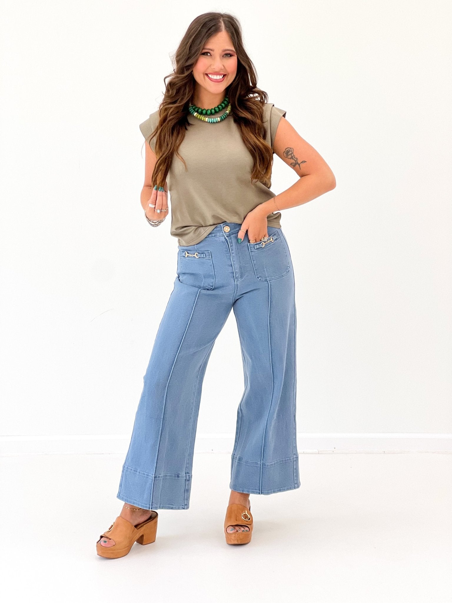 Bit trimmed wide leg pants with a high waist
