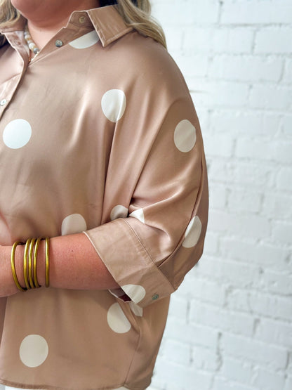 Polka dot shirt with short sleeves and a collar