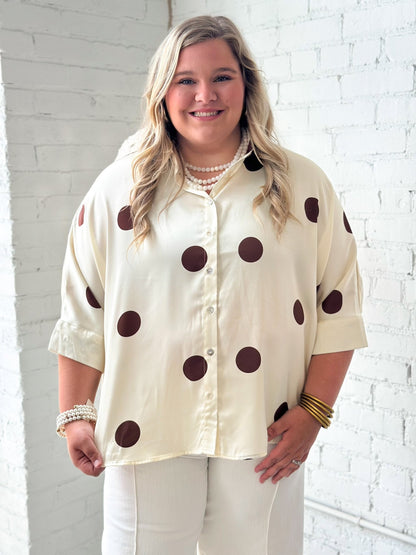 Collared polka dot blouse with a relaxed fit
