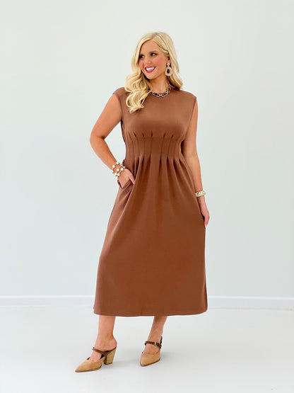 Cap sleeve dress falling to a midi length