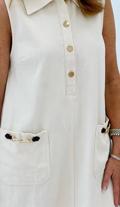 Collared sleeveless dress with a short skirt