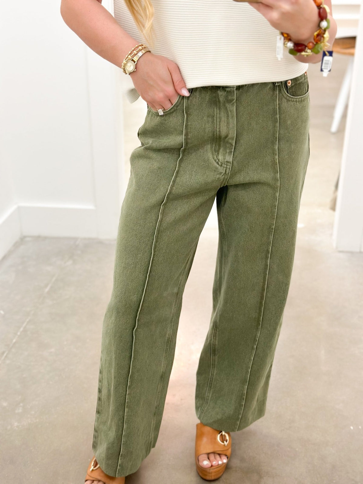 Front seam denim pants in olive with a high waist