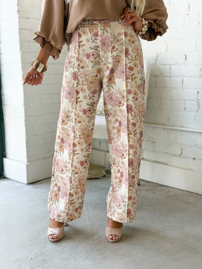 Floral pants with an elastic waist and flowing leg