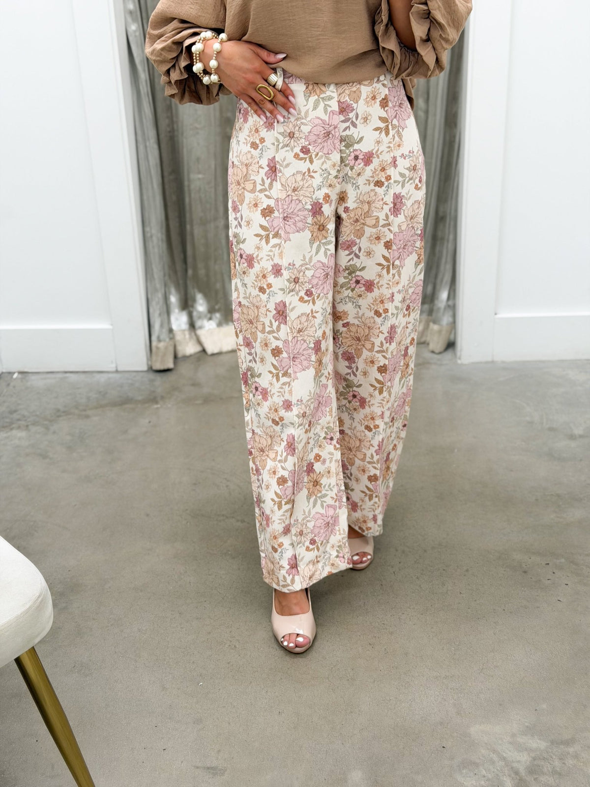 Lightweight floral print pants with a straight hem