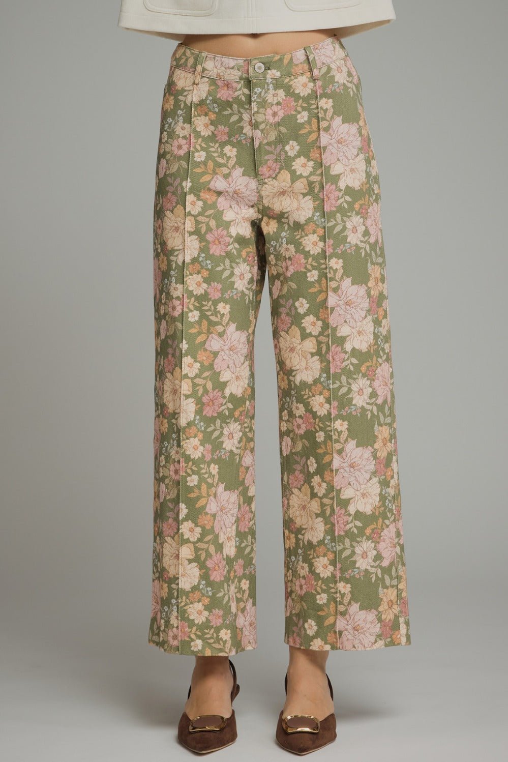 Printed floral wide leg pants with a fluid silhouette