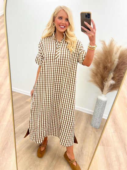 Gingham print dress with a midi skirt and short sleeves