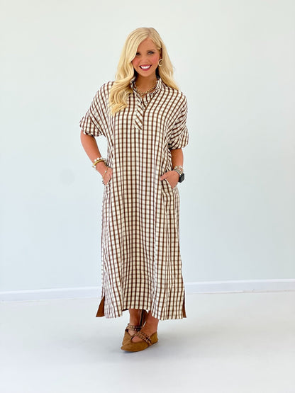 Short sleeve gingham dress in a midi silhouette