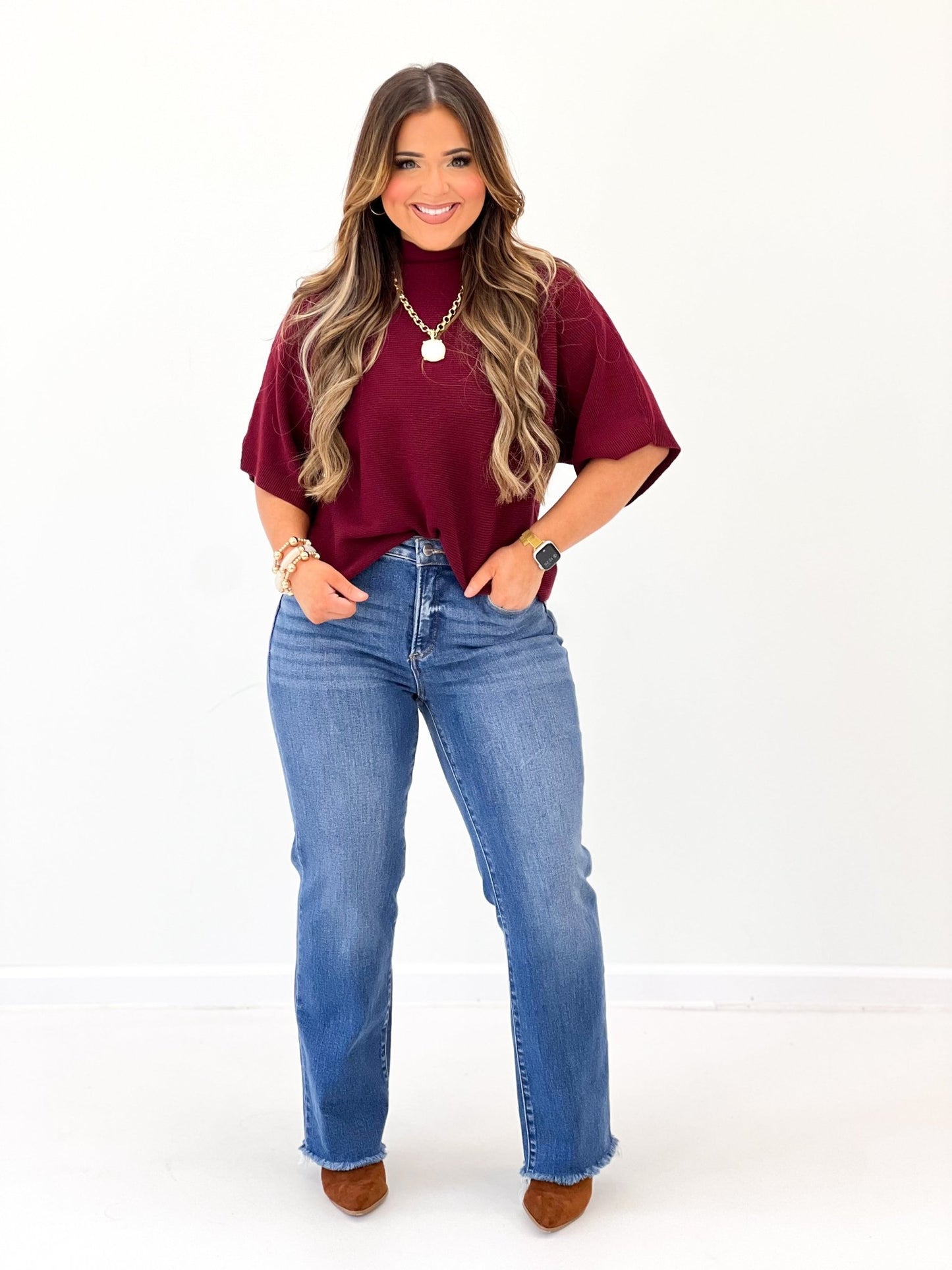 Mock neck sweater with a straight hem