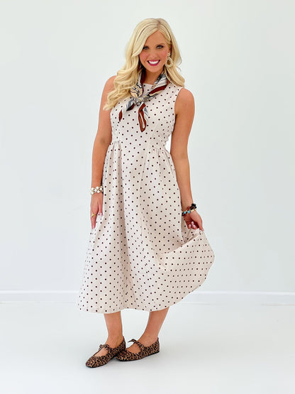 Sleeveless polka dot dress in ecru with brown spots