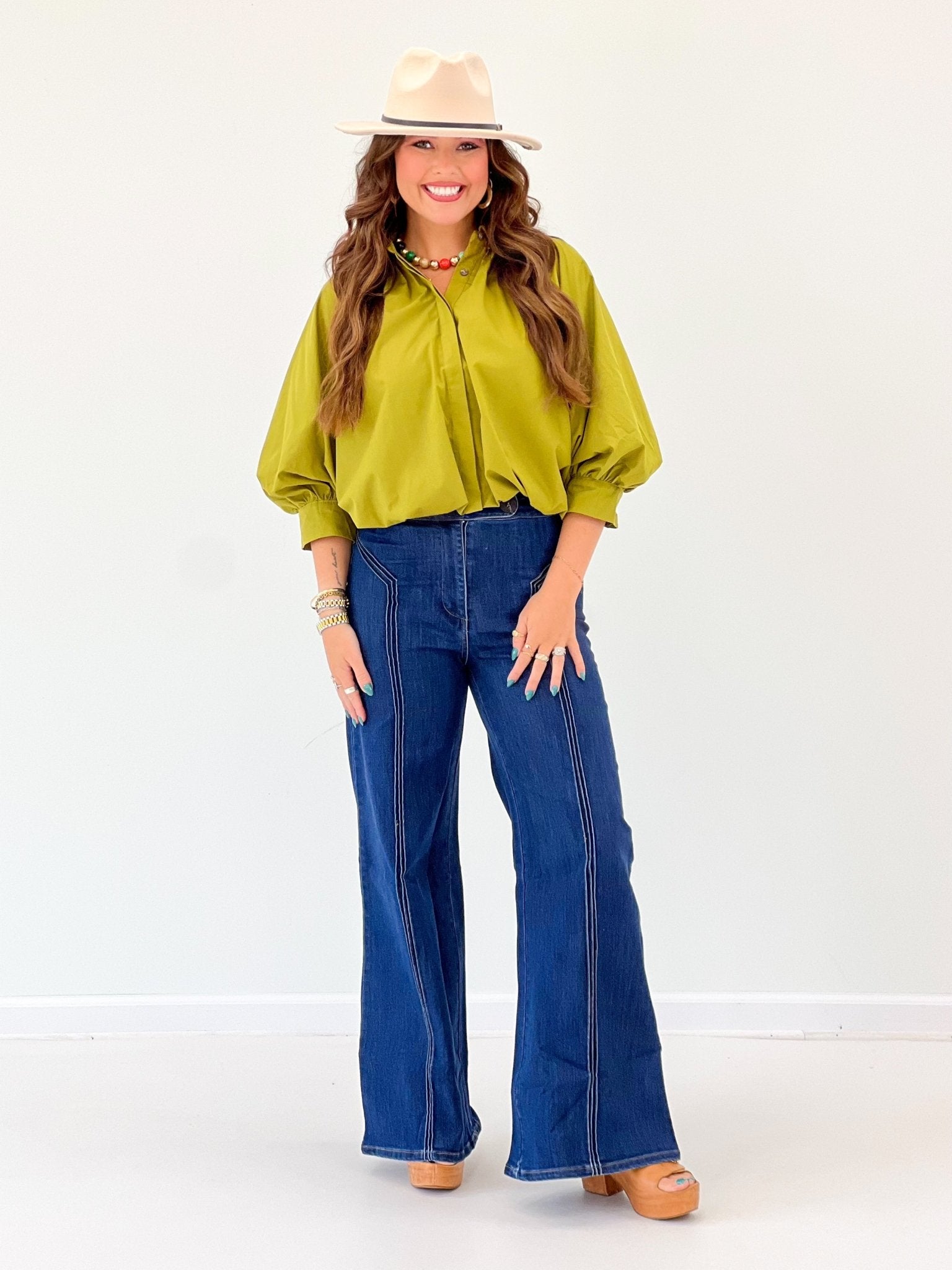 Balloon hem top with gathered short sleeves
