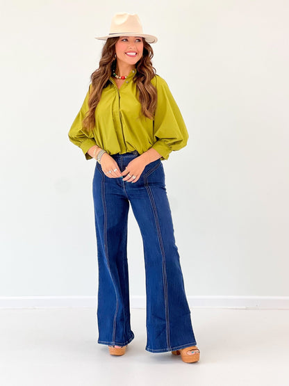 Tulip hem top with a voluminous body