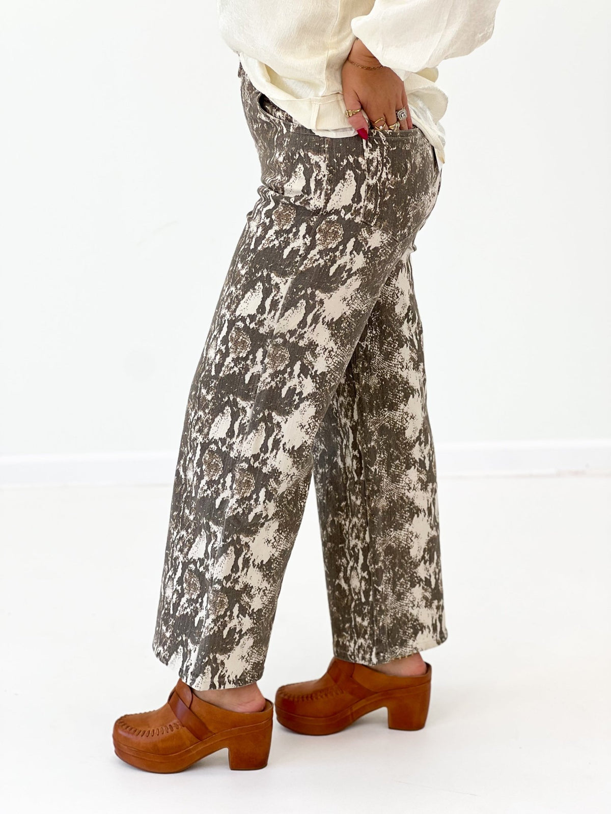 Entro Snake Print Cropped Wide Leg Pants - Lavish Boutique02-BOTTOMS