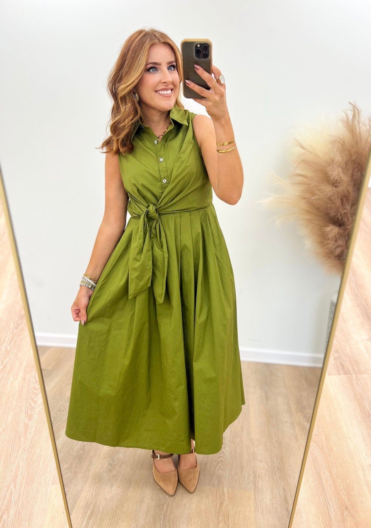 Front tie detail on a collared solid dress