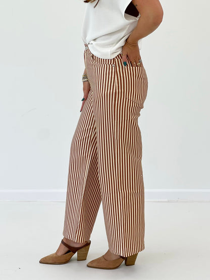 Striped pants with a relaxed high waist