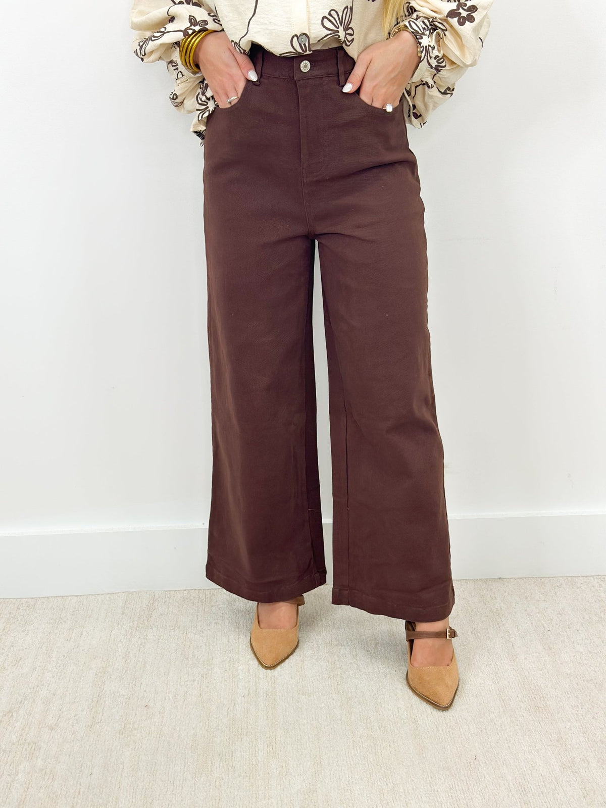 Wide leg stretch jeans with a five pocket cut