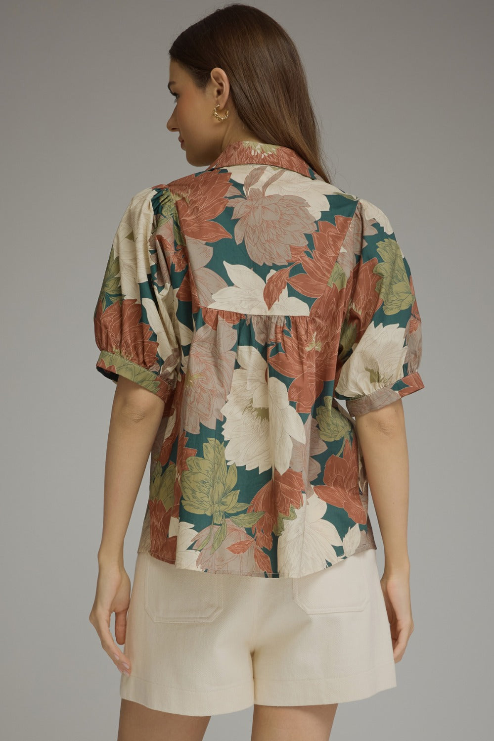 Entro Floral SS Detailed V Neck Top in Teal