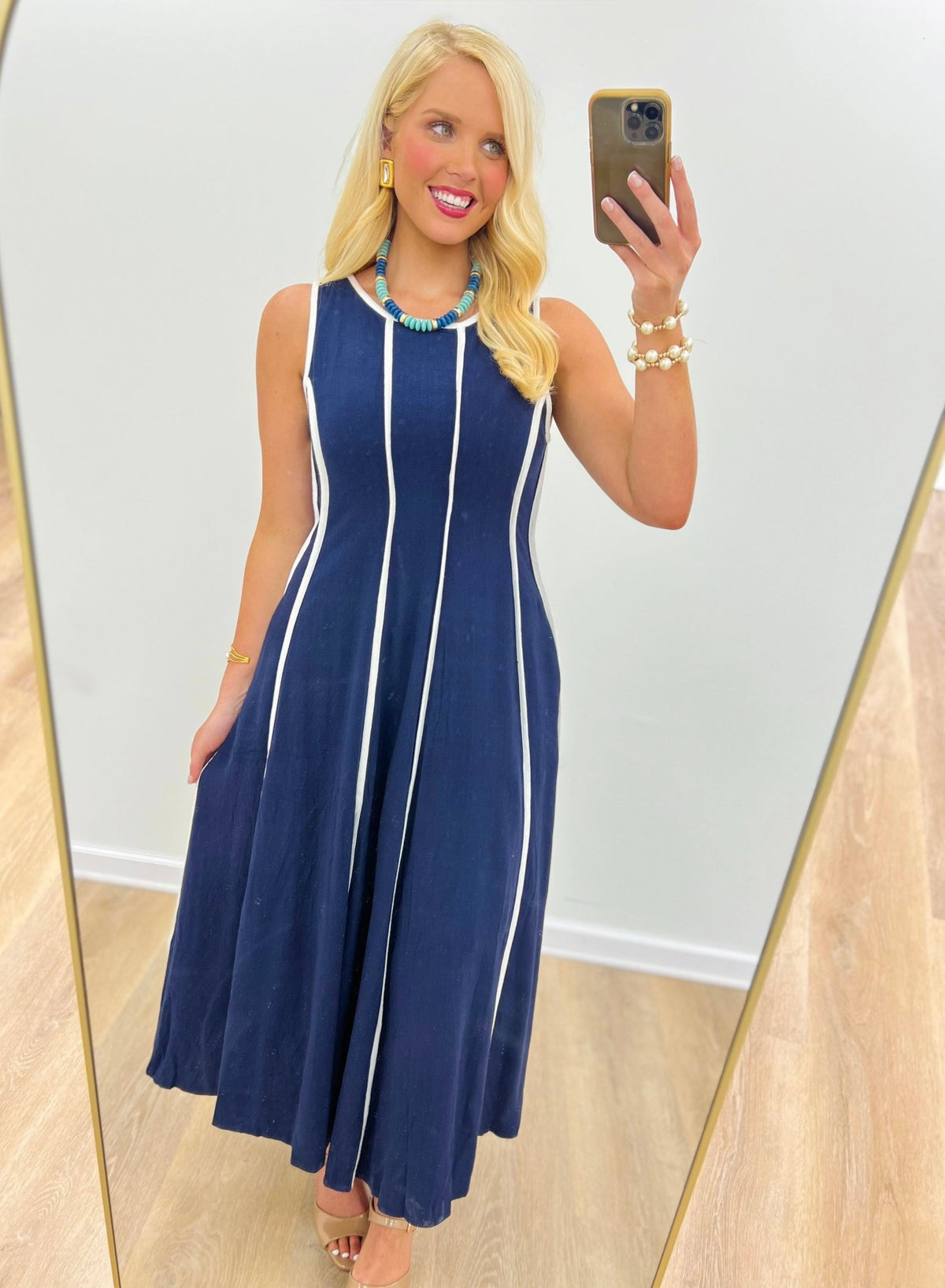 Sleeveless midi dress in a breathable linen cotton blend