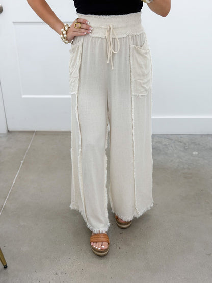 Relaxed linen trousers with side pockets