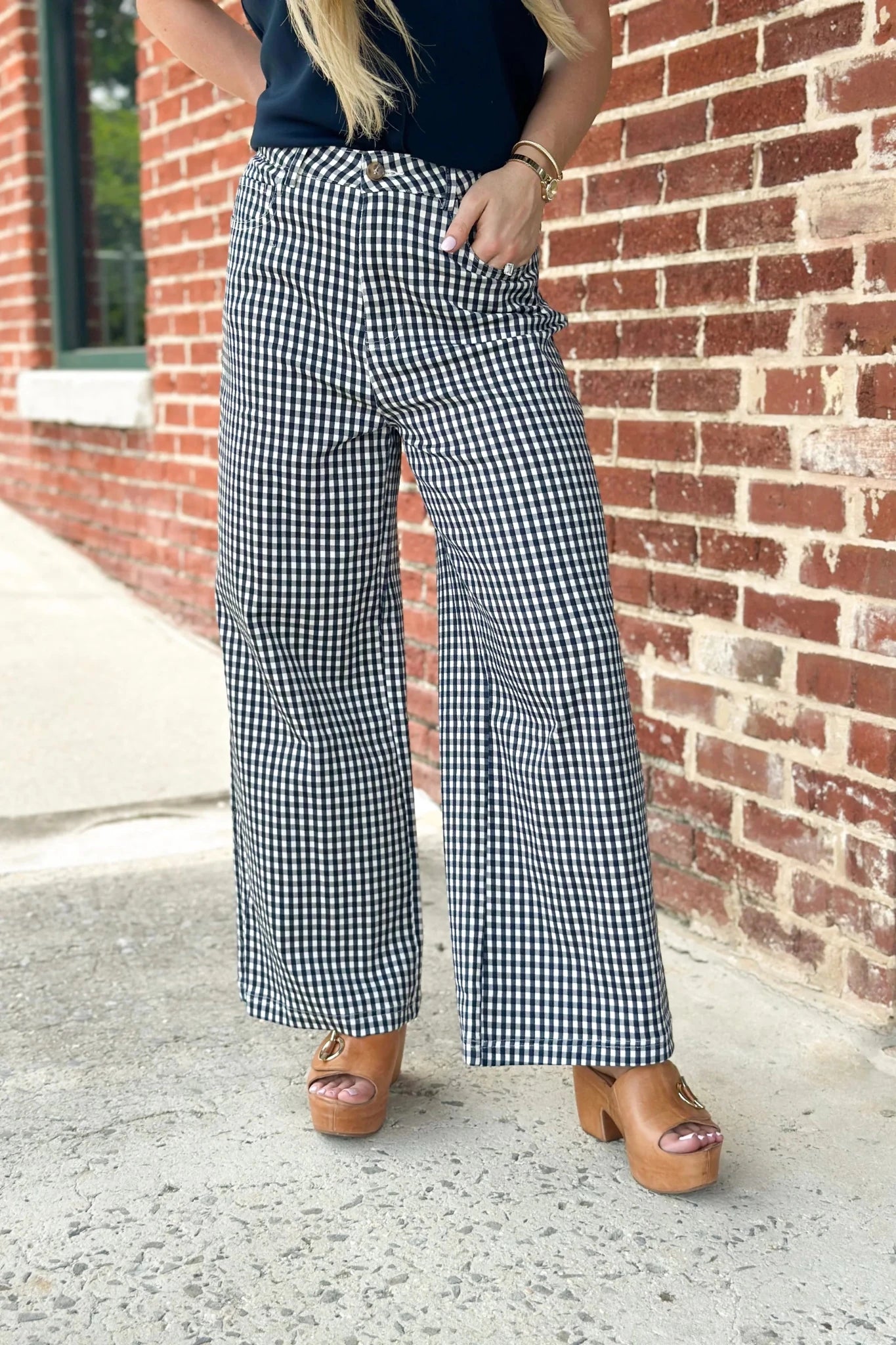 Gingham pants with a relaxed straight leg