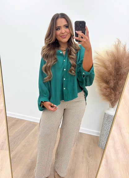Buttoned blouse with a relaxed body