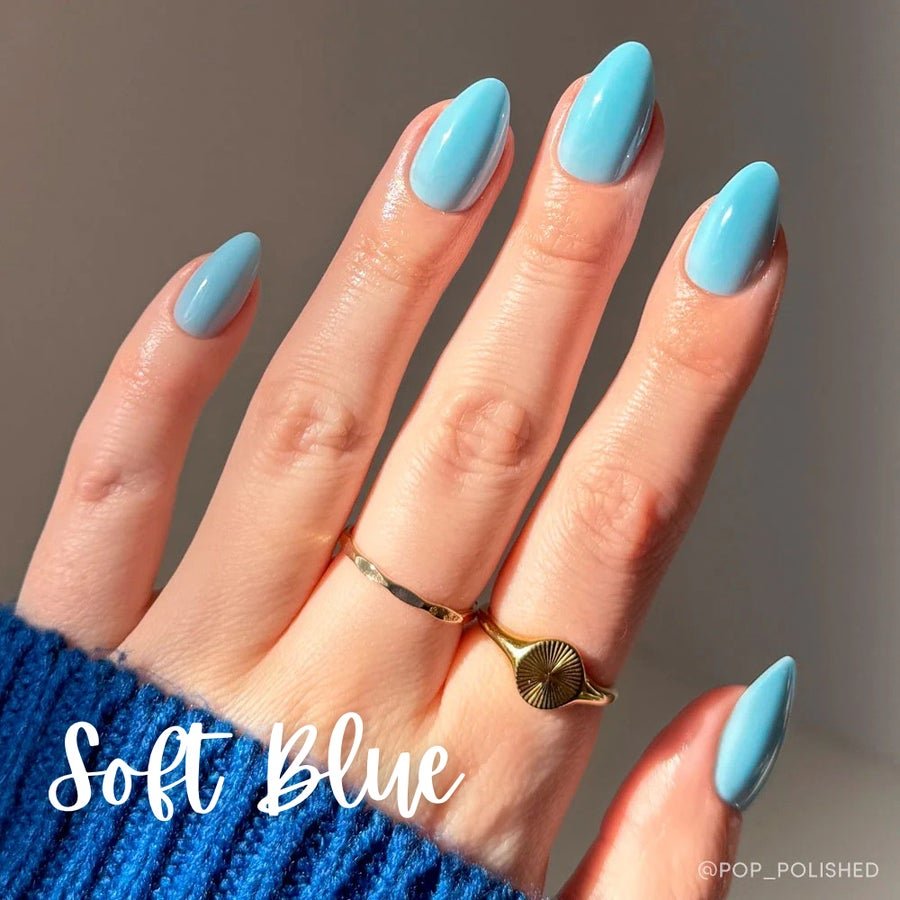 Press-on nail set with a range of nail sizes