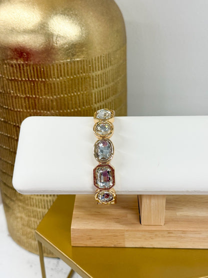 Bracelet of clear glass beads in varied shapes