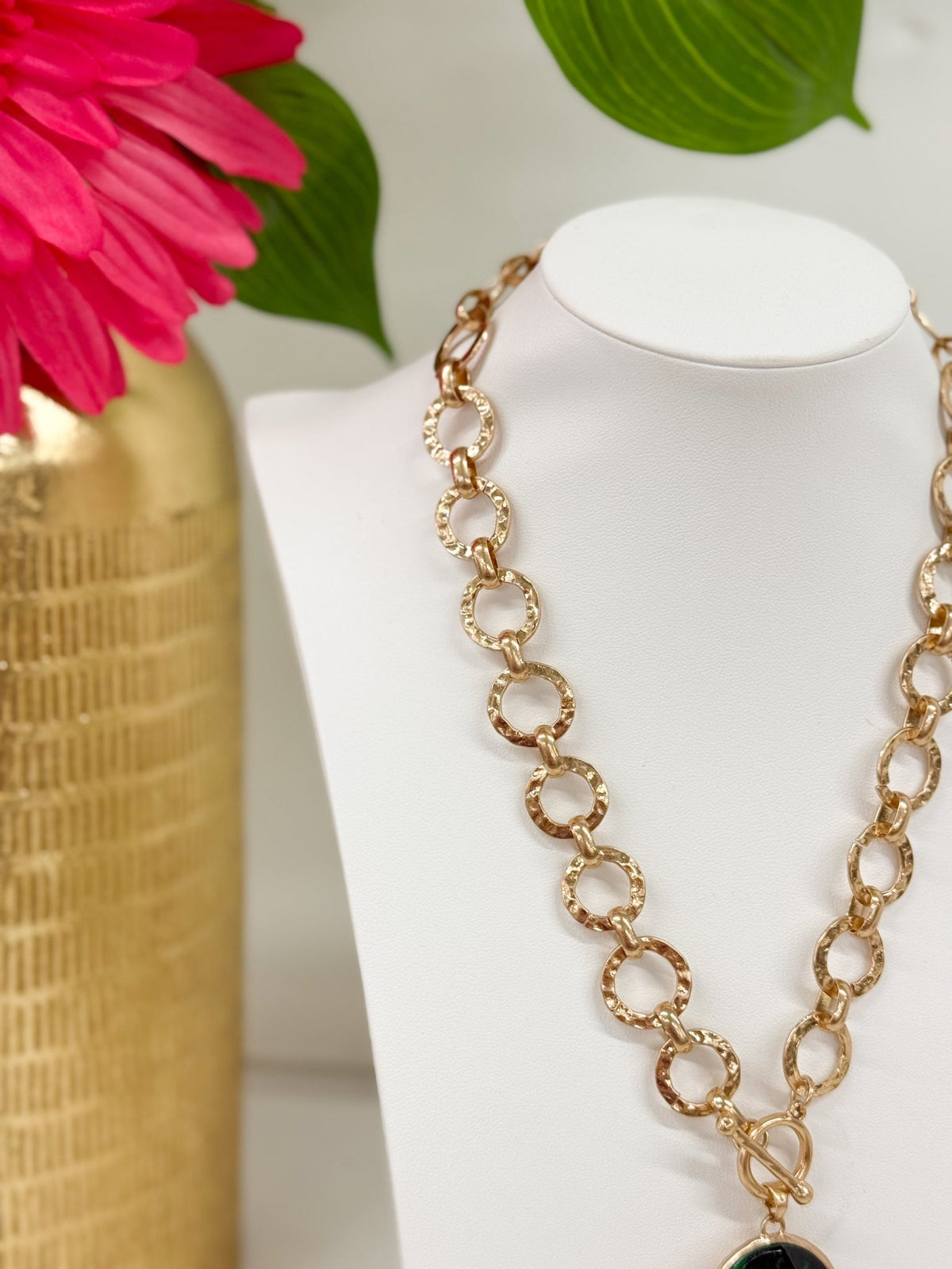 Round pendant necklace with a clear glass center