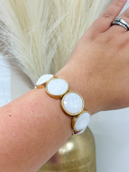 Beaded bracelet with cut round stones