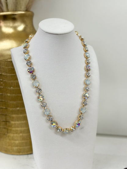 Single-strand clear glass stone necklace in gold tone
