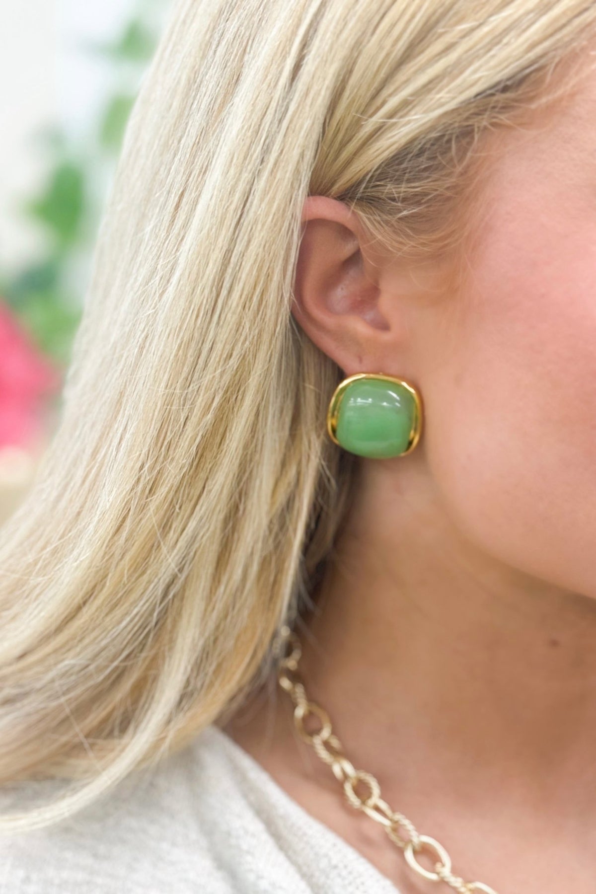 Green starburst stud earrings