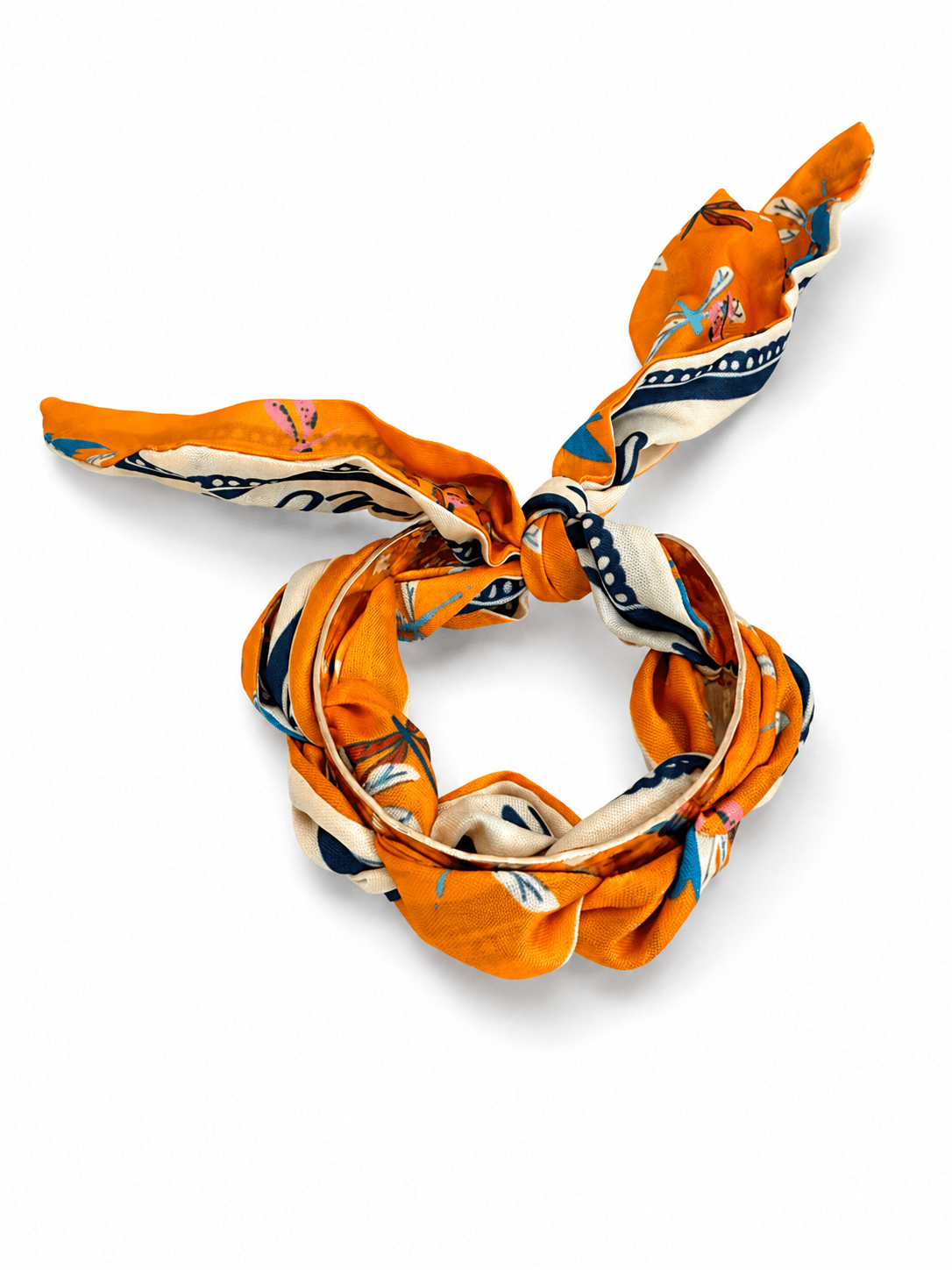 Printed fabric bracelet with a hammered gold band