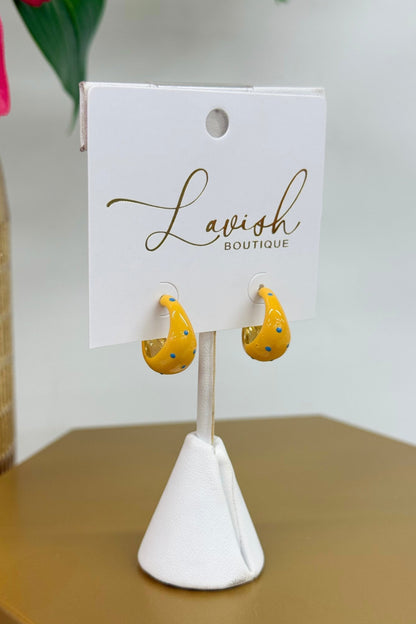 Dotted hoop earrings in yellow and blue