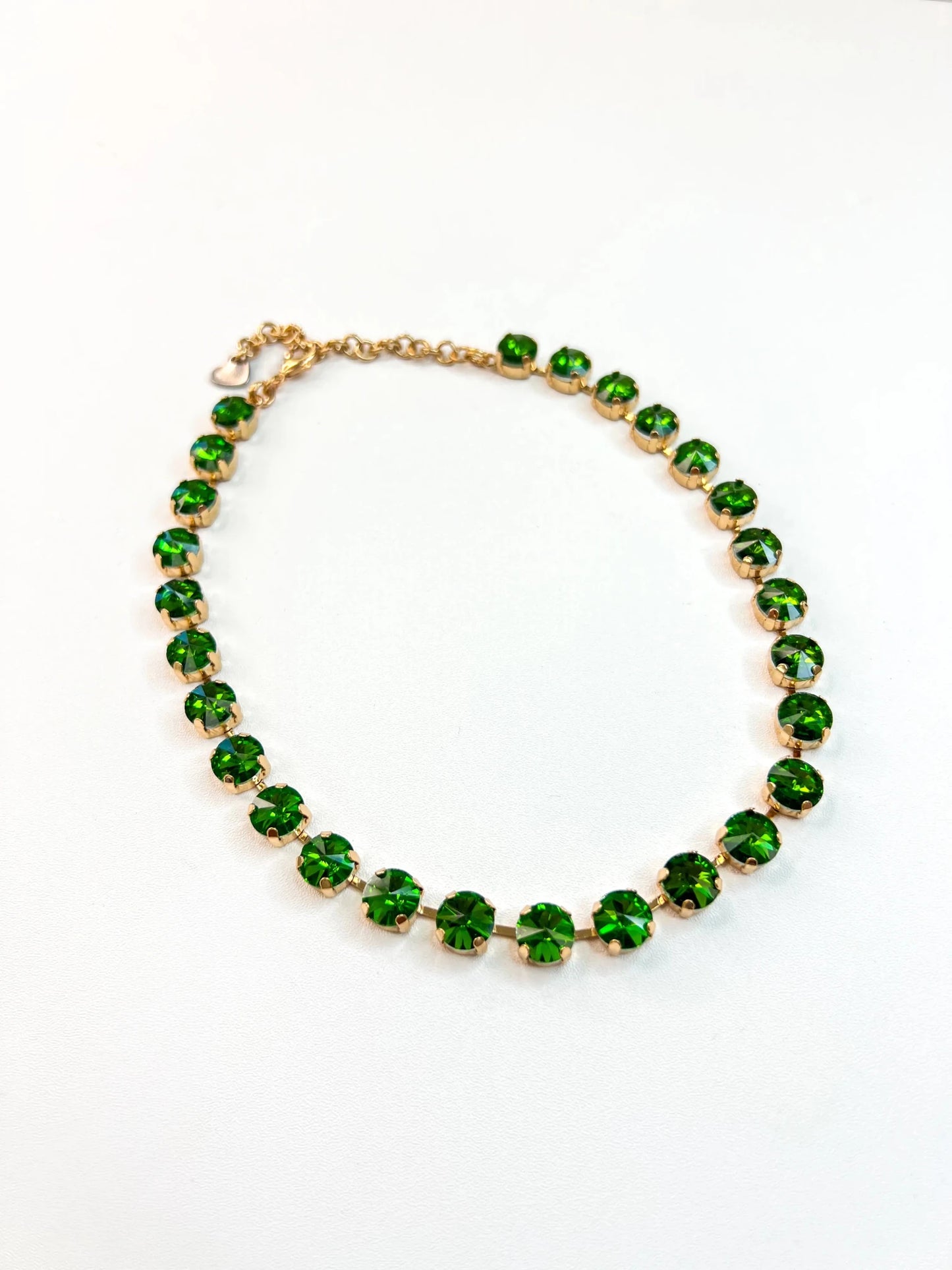 Gemstone necklace with evenly graduated beads