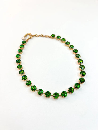 Gemstone necklace with evenly graduated beads