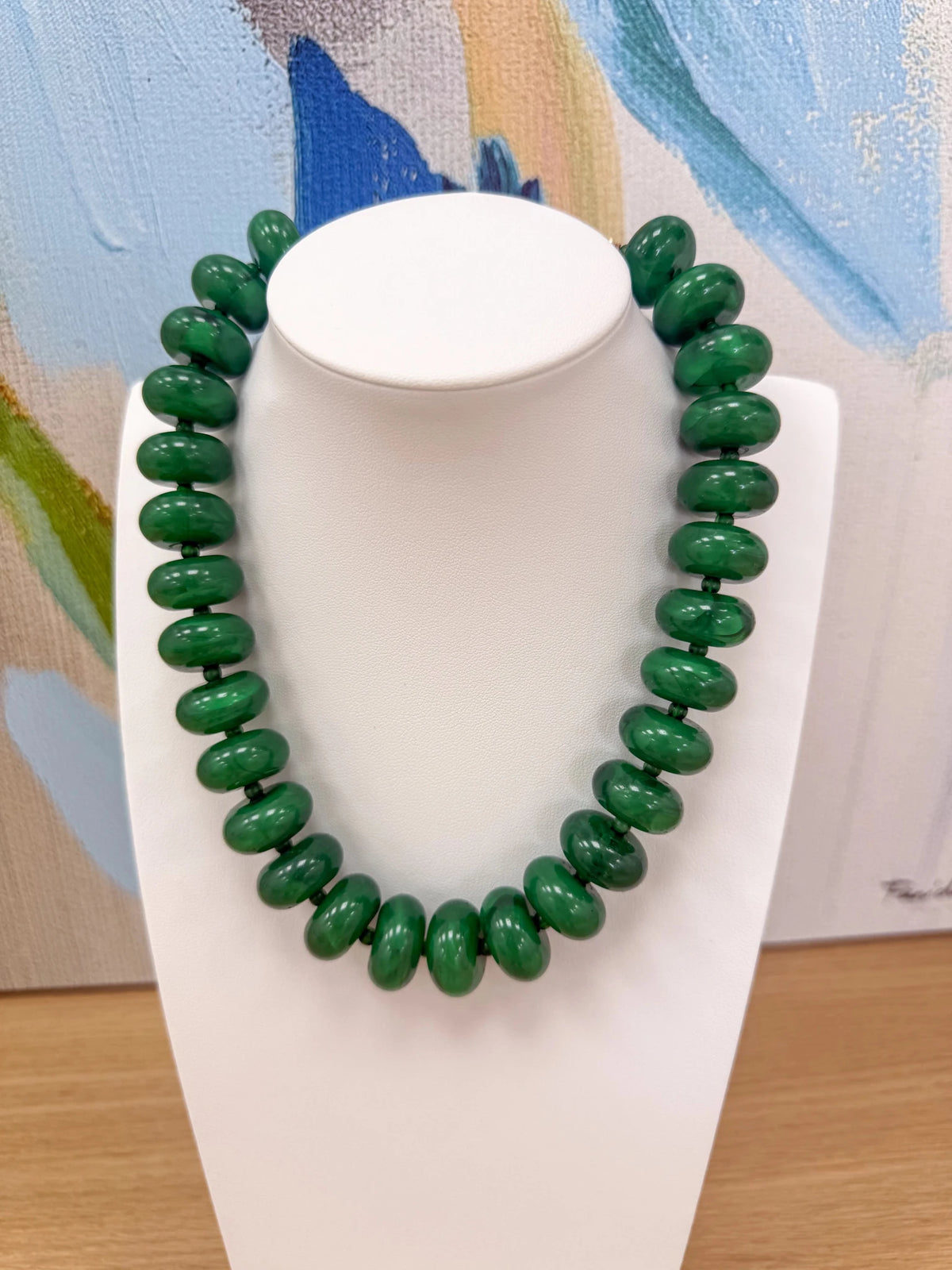 Single-strand oval marbled bead necklace