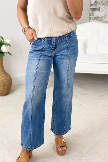 Wide leg crop jeans with a high waist and five pockets